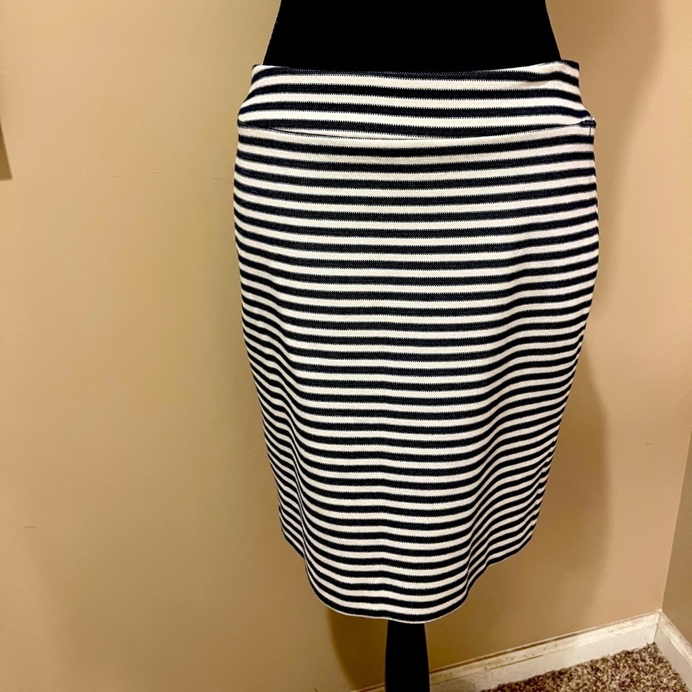 Ann Taylor Heavy-weight Off white & Heather Navy striped mini Skirt, size 6
